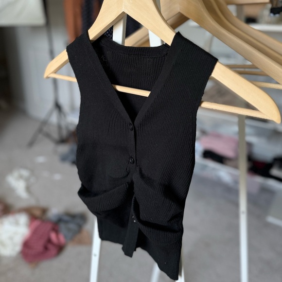 Black Ribbed Crop Vest - Picture 2 of 6